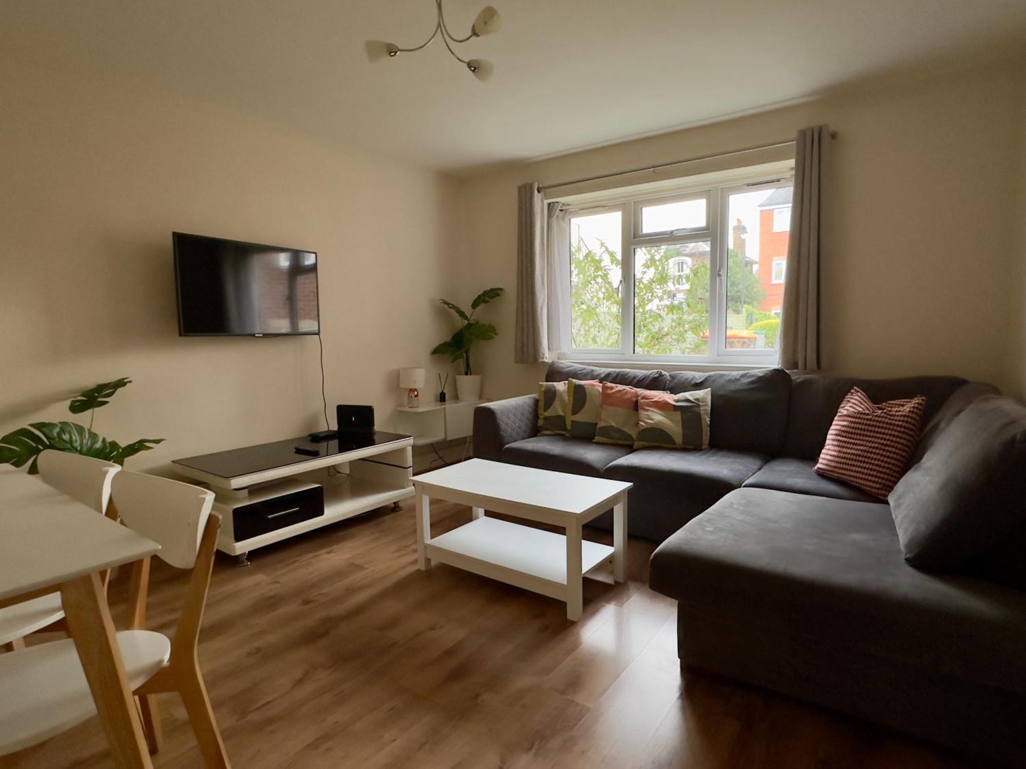 Serene 2 Bedroom Flat Free Off-street Parking Large Suv Close To Tube * Londra