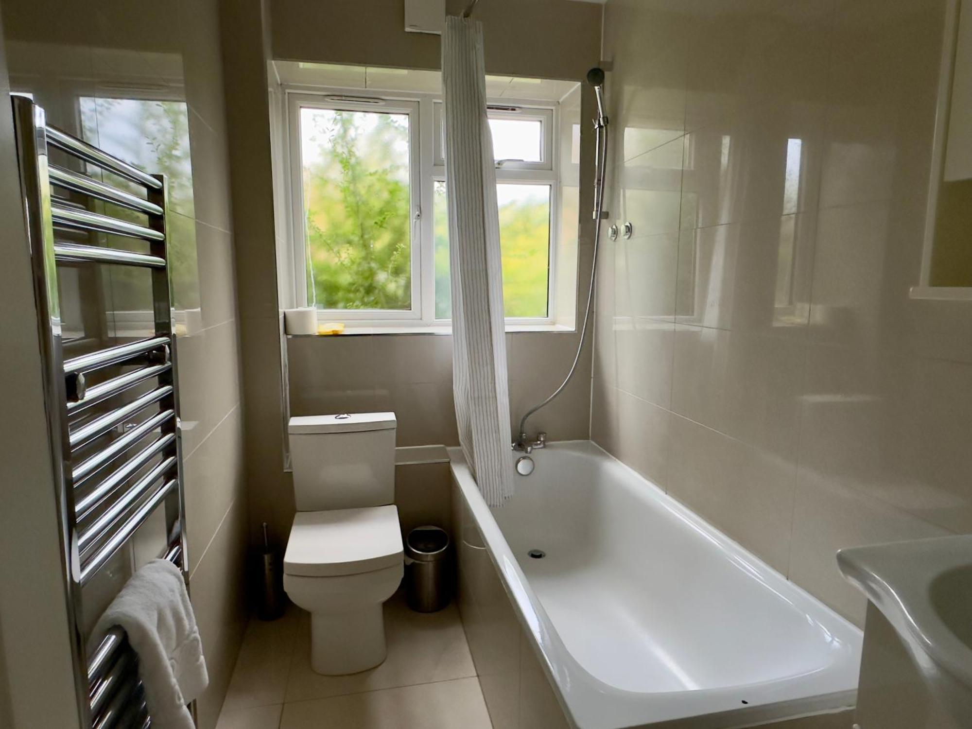 Serene 2 Bedroom Flat Free Off-street Parking Large Suv Close To Tube Appartamento *